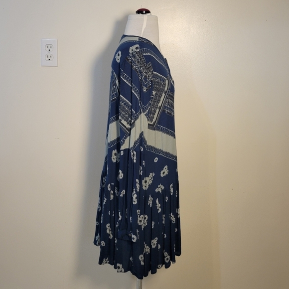 Free People (Women's M) "From your heart" Blue Floral Print Baby doll Mini Dress - Picture 2 of 8